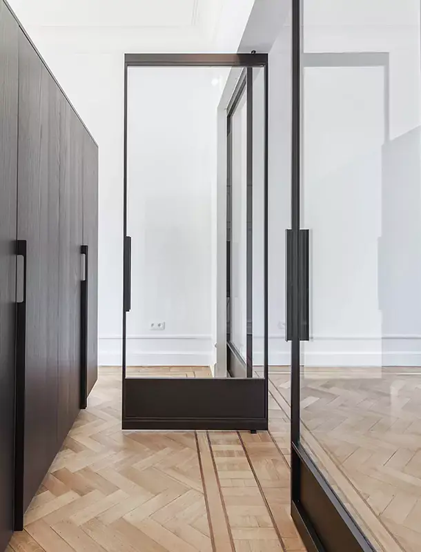 Puerta pivotante